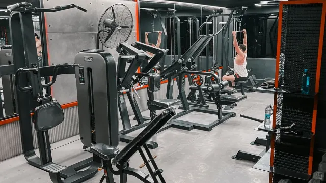 Believe Fitness Batu Kawan Penang: Lokasi, Akses & Panduan Gym 1 Imej ilustrasi latihan untuk panduan Believe Fitness Batu Kawan Penang; bukan foto cawangan