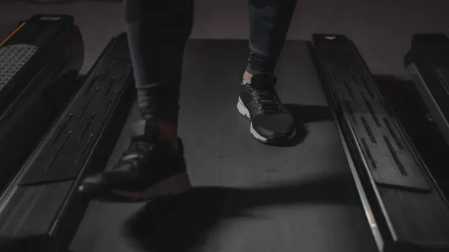 Gym di Kelana Jaya, Malaysia 1 Imej ilustrasi latihan kecergasan untuk panduan gym di Kelana Jaya; bukan foto pusat sebenar