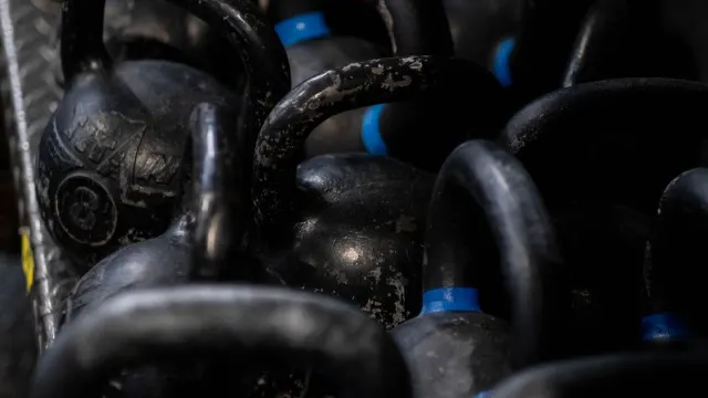 Gym di Kota Samarahan, Malaysia 1 Imej ilustrasi latihan kecergasan untuk panduan gym di Kota Samarahan; bukan foto pusat sebenar